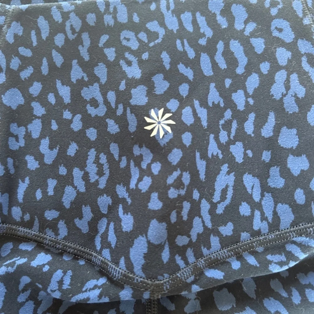Athleta Size XS | Salutation Leopard Dot Leggings | Blue Enchanted Print - Picture 5 of 8